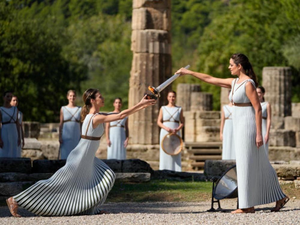 Flamme Olympique d'Olympie à Paris symbole d'unité & de paix